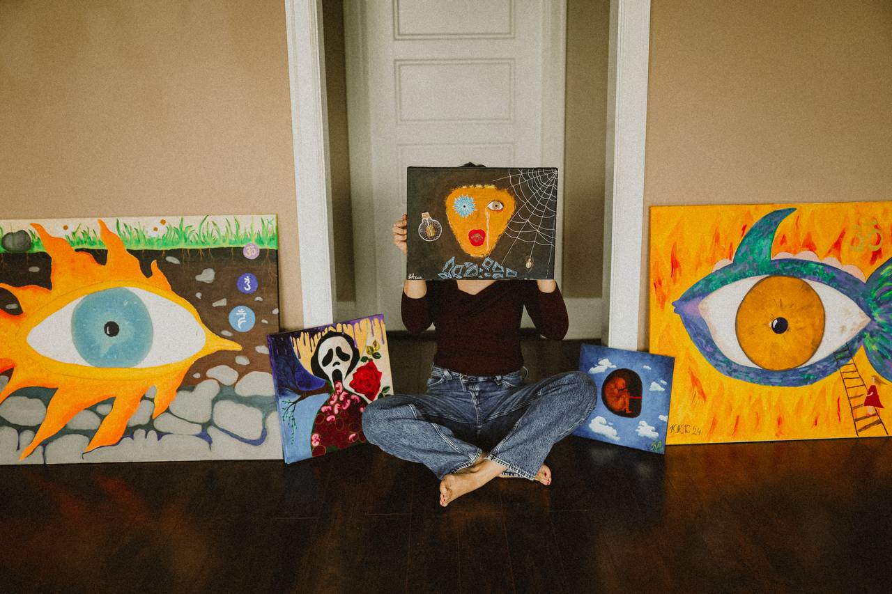 Inner Eye artist with symbolic paintings